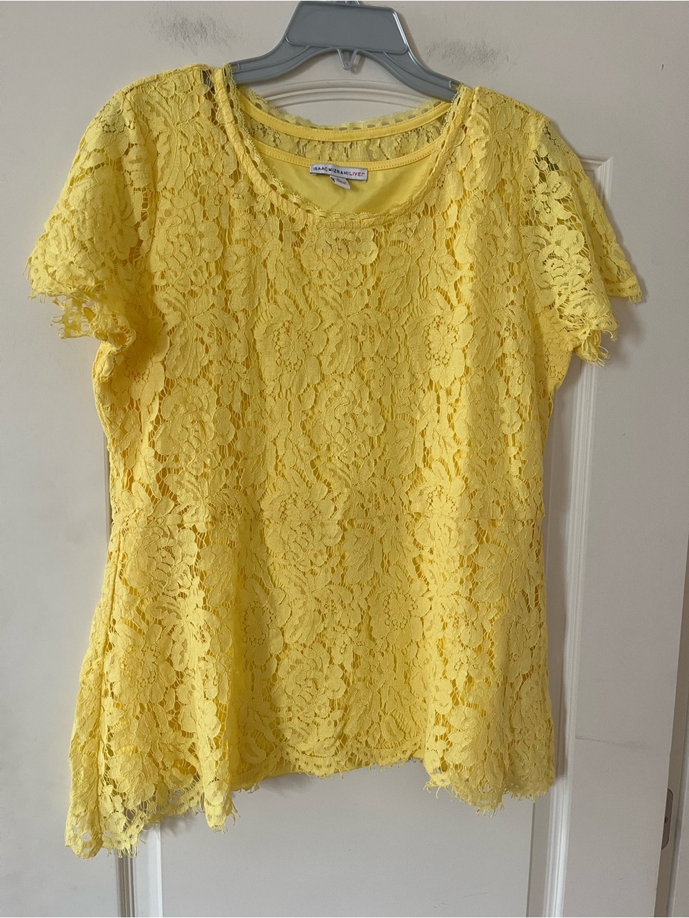 Isaac Mizrahi Vibrant Yellow Lace Overlay Short Sleeve Top Women’s Size Large